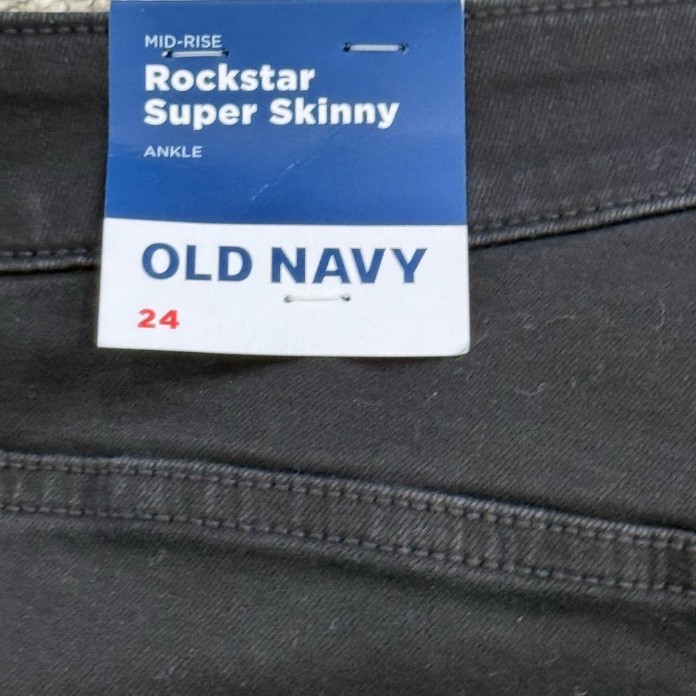 Old Navy Plus Size 24 Mid-Rise Rockstar Super Skinny Jeans NWT‎ - Picture 8 of 9